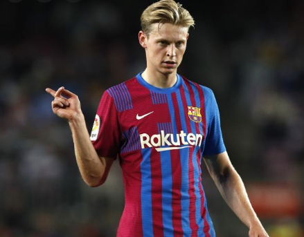 تشافي يصر على رحيل فرينيكي دي يونج